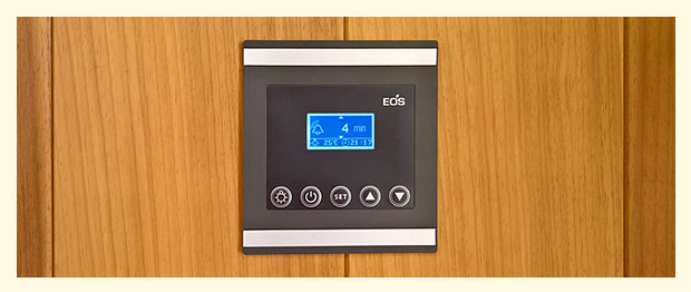 Regulace pro nastavení výkonu infrazářičů a ovládání infrakabiny Ovládací panel infrasauny VitaeTHERMO