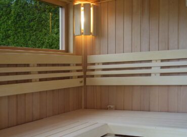 Venkovní sauna Native na zahradě v Písku