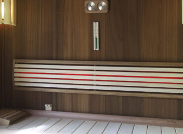 Vestavěná privátní sauna Grand s oknem do zahrady