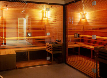 Které 2 luxusní hotely a saunové centrum si nedávno pořídily naše sauny?