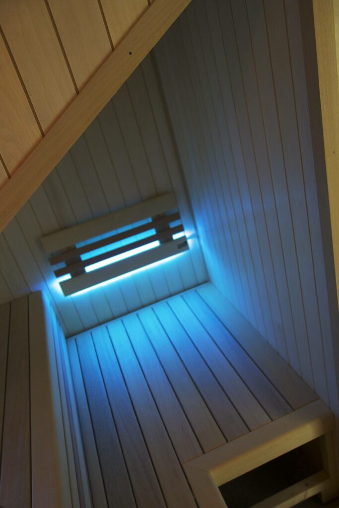 Native – vestavěná finská sauna v podkroví