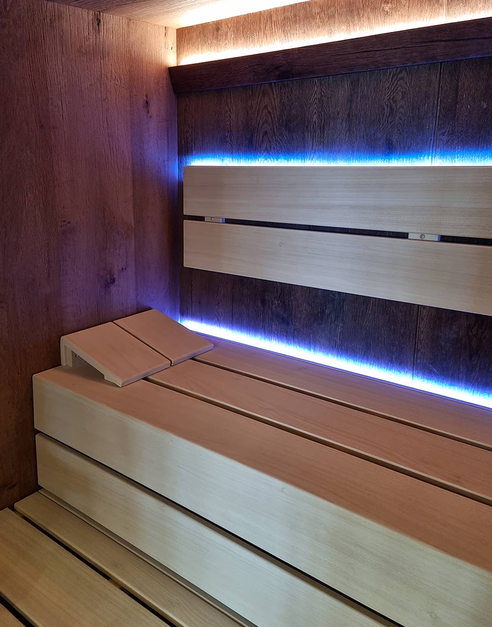 Sauna Horizon od firmy Saunasystem - osvětlení lavic a opěrky zad