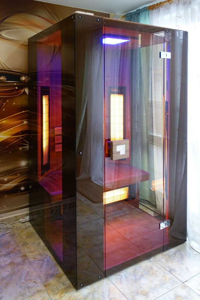 Prosklená infrasauna Glassy se zářiči Vitae