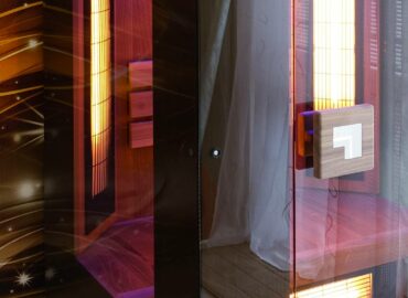Domácí infrasauna Glassy – sklo, dřevěná dýha a Vitae