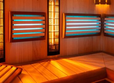 Tradiční sauna a infrasauna v jedné kabině – prémiový model Grand z africké vrby Tradiční sauna a infrasauna v jedné kabině – prémiový model Grand z africké vrby