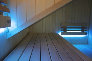 Podkroví: sauna pod šikmým stropem